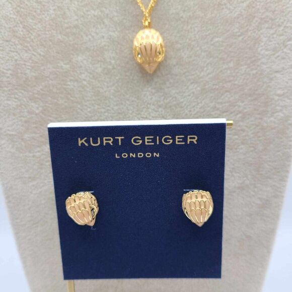 Kurt Geiger Pink Enamel Eagle Gold Tone Necklace & Earrings NWT!  NEW! - Picture 3 of 13